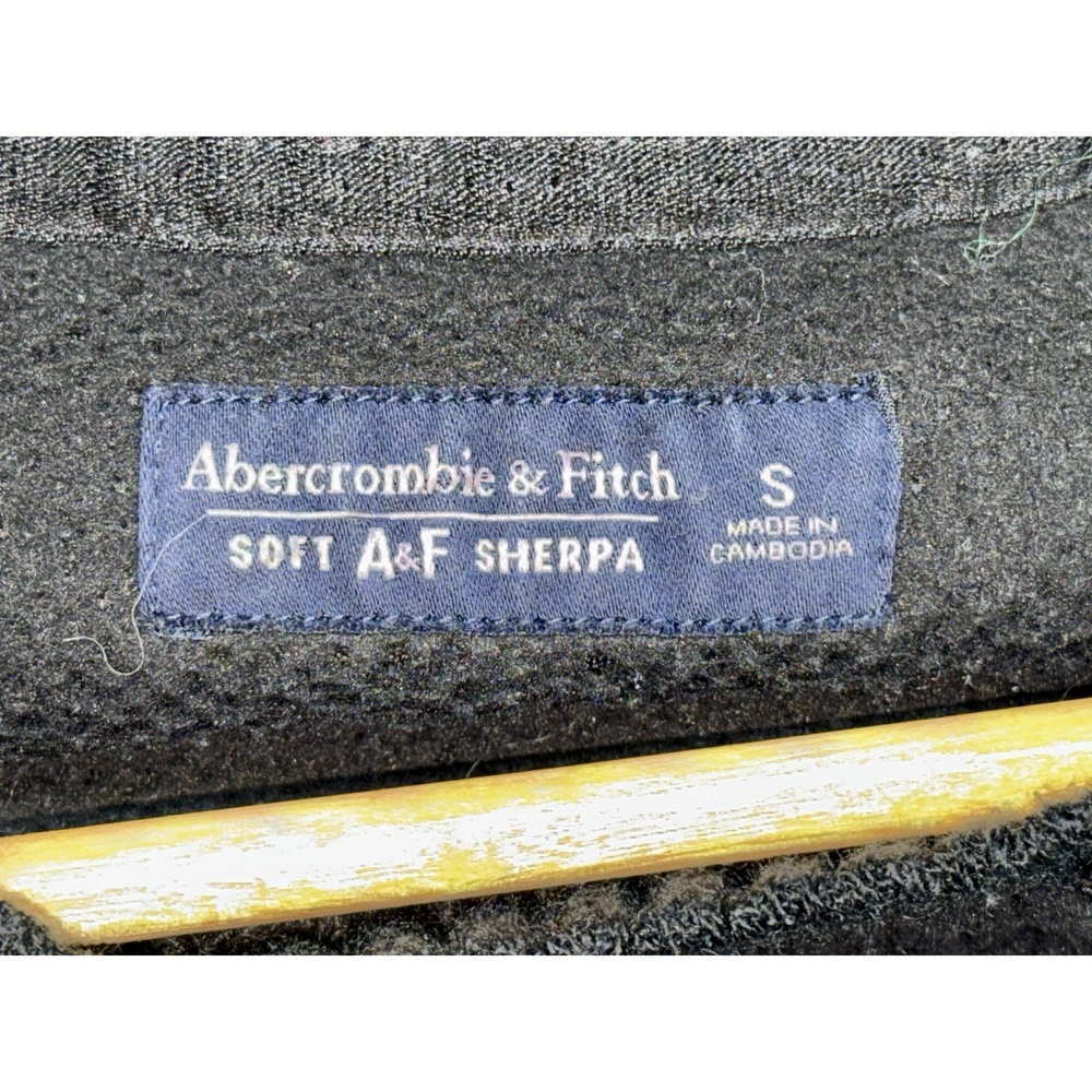 Abercrombie & Fitch Soft AF Sherpa Black Fleece Pullover Crewneck Sweater Size S - Picture 3 of 7